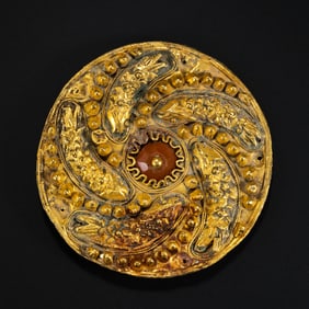A PURE GOLD AND GEMSTONE HAT ORNAMENT FROM WESTERN ASIA, 3RD CENTURY AD OR EARLIER