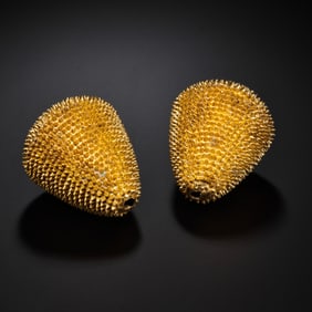 A PAIR OF PURE GOLD EARRINGS FROM ANCIENT GREECE, 800-1000 AD