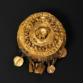 A PURE GOLD HAT ORNAMENT FROM WESTERN ASIA, 7TH CENTURY AD OR LATER