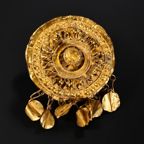 A PURE GOLD HAT ORNAMENT FROM WESTERN ASIA, 7TH CENTURY AD OR LATER