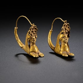 A PAIR OF PURE GOLD HUMAN FACE EARRINGS FROM WESTERN ASIA, 4TH CENTURY AD OR EARLIER
