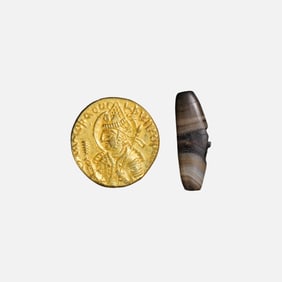 A SET OF KUSHAN GOLD COINS AND GEMSTONES, CIRCA 1ST CENTURY AD