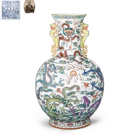 A CHINESE QING DYNASTY QIANLONG PERIOD FIVE-COLOR DRAGON-PATTERNED DOUBLE-HANDLED VASE
