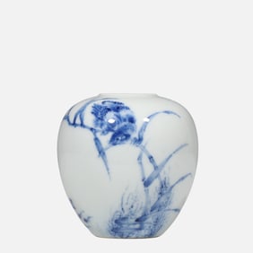 CHINA20BLUE AND WHITE PORCELAIN JAR WITH FLOWER AND BIRD PATTERNS BY THE CENTURY ART MASTER WANG BU