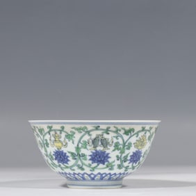 CHINESE MING DYNASTY CHENGHUA PERIOD BOWL WITH FLORAL PATTERNS