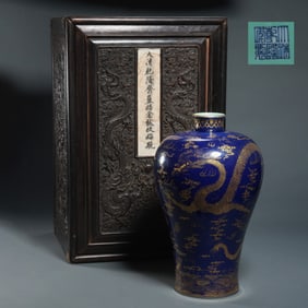 A CHINESE QING DYNASTY QIANLONG PERIOD BLUE GLAZE PLUM VASE WITH GILDED DRAGON PATTERN