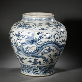 CHINESE MING DYNASTY BLUE AND WHITE DRAGON PATTERN JAR