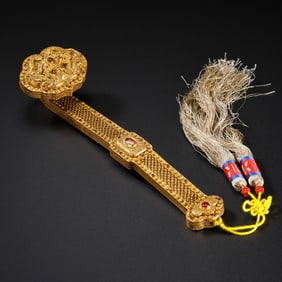 CHINESE QING DYNASTY SILVER GILDED RUYI ORNAMENT