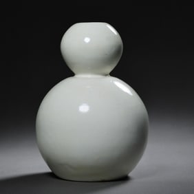 WHITE PORCELAIN GOURD VASE FROM THE XING KILN OF THE TANG DYNASTY, CHINA
