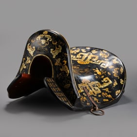 CHINESE QING DYNASTY LACQUER SADDLE WITH GOLD PAINTING