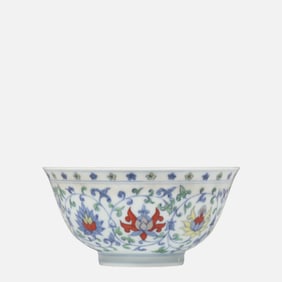 CHINESE MING DYNASTY CHENGHUA PERIOD BOWL WITH FLORAL PATTERNS
