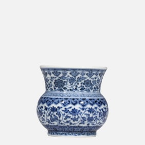 BLUE AND WHITE FLOWER PATTERN, QIANLONG PERIOD, QING DYNASTY, CHINA