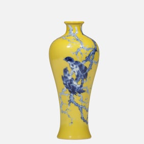 CHINA20BLUE AND WHITE PORCELAIN VASE WITH FLOWER AND BIRD PATTERNS BY THE CENTURY ART MASTER WANG BU