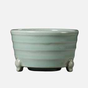 CHINESE SOUTHERN SONG DYNASTY LONGQUAN KILN GREEN GLAZE TRIPOD FURNACE