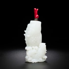 CHINESE QING DYNASTY HETIAN WHITE JADE ABALONE SNUFF BOTTLE