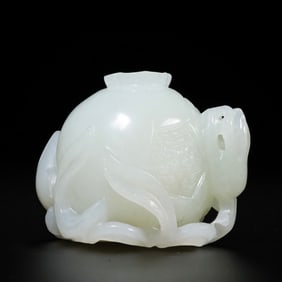 A CHINESE QING DYNASTY HETIAN WHITE JADE CARVING