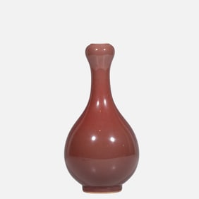 A CHINESE RED-GLAZED GARLIC VASE FROM THE DAOGUANG PERIOD OF THE QING DYNASTY