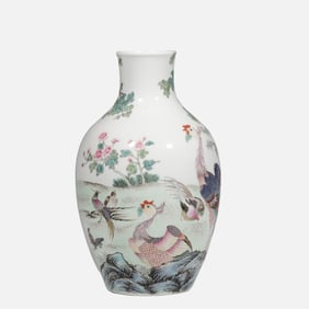 CHINESE QING DYNASTY YONGZHENG PERIOD FAMILLE ROSE VASE WITH FLOWER AND BIRD PATTERNS