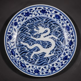 LARGE CHINESE MING DYNASTY BLUE AND WHITE DRAGON PLATE