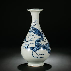 CHINESE YUAN DYNASTY BLUE AND WHITE DRAGON PATTERN JADE HUCHUN VASE