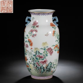 CHINESE QING DYNASTY QIANLONG PERIOD FAMILLE ROSE FLORAL PATTERN DOUBLE HANDLE VASE