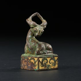 A CHINESE WARRING STATES PERIOD GOLD-INLAID SILVER DEER BUTTON SEAL