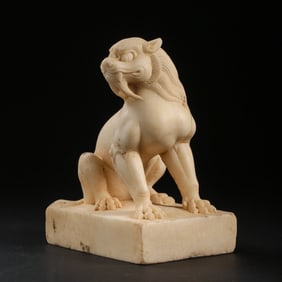 CHINESE TANG DYNASTY WHITE JADE LION