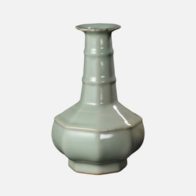 CHINESE SONG DYNASTY CELADON OCTAGONAL VASE
