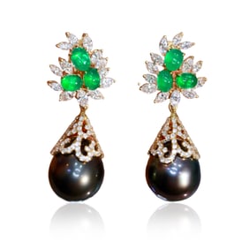 CGRLA PAIR18KGOLD DIAMOND AND EMERALD PEARL EARRINGS