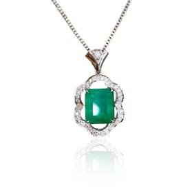CGRL 18KGOLD DIAMOND AND EMERALD NECKLACE