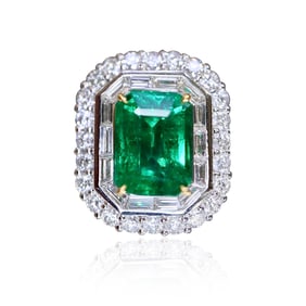 CGRL 18KGOLD DIAMOND AND EMERALD GEMSTONE RING