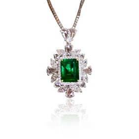CGRL 18KGOLD DIAMOND AND EMERALD NECKLACE