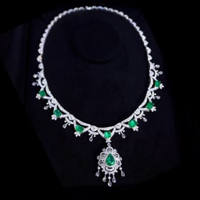 CGRL 18KGOLD DIAMOND AND EMERALD NECKLACE