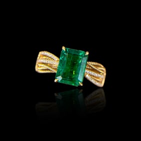 CGRL 18KGOLD DIAMOND AND EMERALD GEMSTONE RING