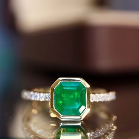CGRL 18KGOLD DIAMOND AND EMERALD GEMSTONE RING