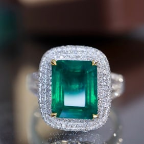 CGRL 18KGOLD DIAMOND AND EMERALD GEMSTONE RING