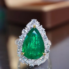 CGRL 18KGOLD DIAMOND AND EMERALD GEMSTONE RING