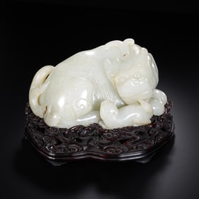 Sixteenth-century Chinese Ming Dynasty Hetian white jade lion and cub figurine