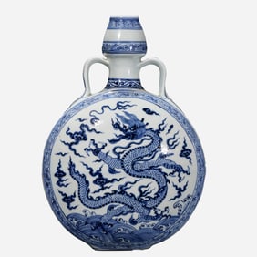 15th-16th century, Chinese Ming Dynasty blue and white porcelain flat bottle with dragon design