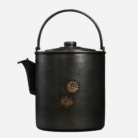 Iron kettles in Japan from the 19th century onwards, bearing family markings.