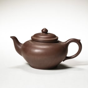 20th-century Chinese ceramic master, Zisha teapot bearing the mark of Gu Jingzhou.