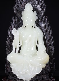 18th-century Chinese Qing Dynasty Guanyin seated statue made of Hetian white jade inlaid with a