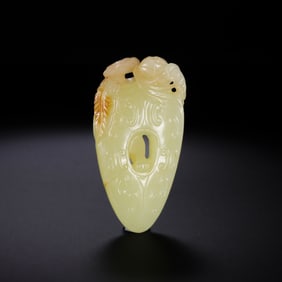 17th century, Ming Dynasty, Chinese yellow jade heart-shaped pendant with double dragon design