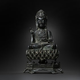 Seated Guanyin statue from the Ming Dynasty in China, 15th-16th centuries