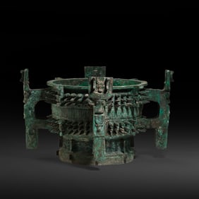 Bronze Gui vessel from the Western Zhou Dynasty, 1000-800 BC.