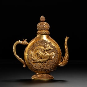 A pure gold phoenix-patterned ewer from the Tang Dynasty in China, dating from the 6th to 7th