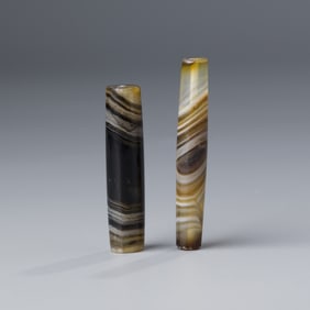 TWO LARGE WESTERN ASIATIC BANDED AGATE BEADS, 1ST MILLENNIUM BC [22G]