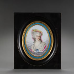 A FINE OVAL PORCELAIN PORTRAIT PLAQUE OF A LADYPROBABLY GERMAN OR FRENCH, LATE 19TH / EARLY 20TH