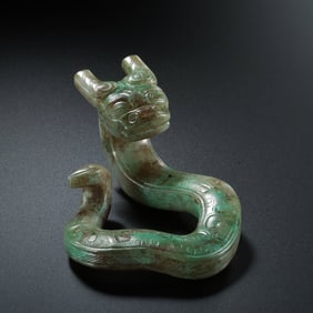 A.D.1-3JADE DRAGON-PATTERNED PENDANT FROM HETIAN DURING THE HAN DYNASTY, 16TH CENTURY.