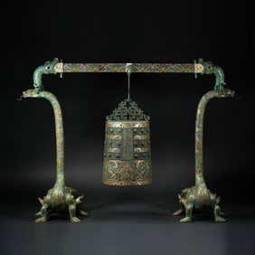 A MAGNIFICENT AND HIGHLY IMPORTANT GOLD, SILVER, TURQUOISE AND JADE-INLAID BRONZE BELL (ZHONG) AND